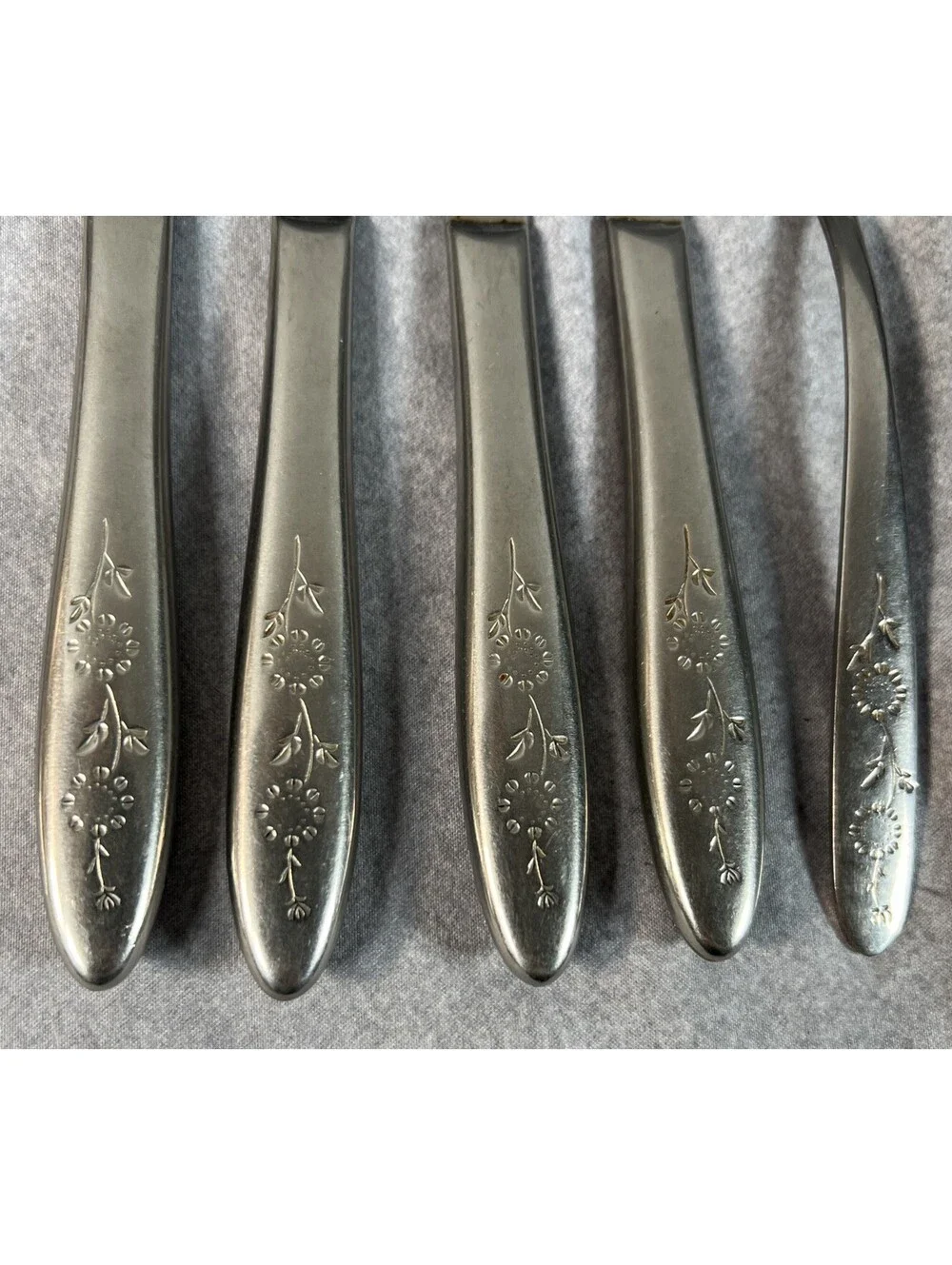 Wood Dale Stainless Steel Flatware Set, 3 Fork, 4 Knife, 2 spoon Floral Design